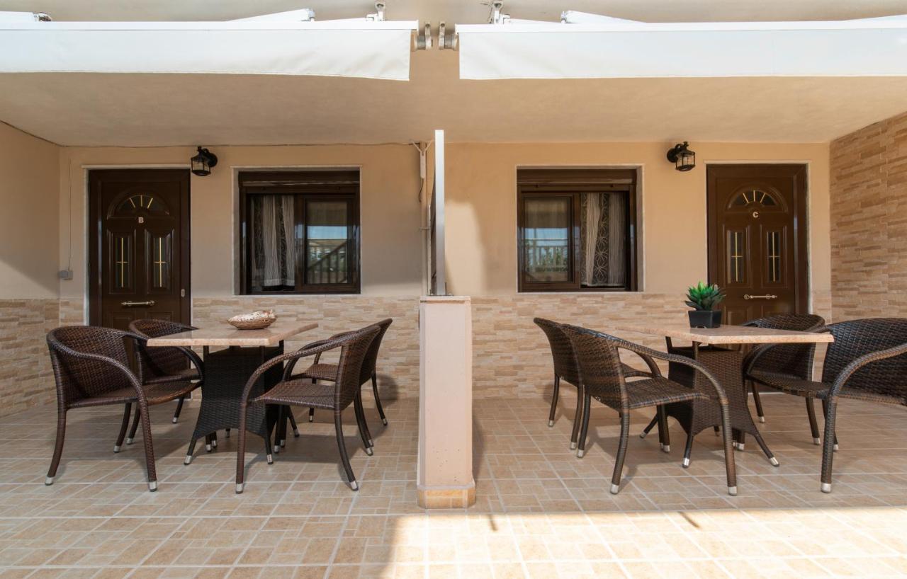 House Kostas On The Beach ซาร์ตี ภายนอก รูปภาพ